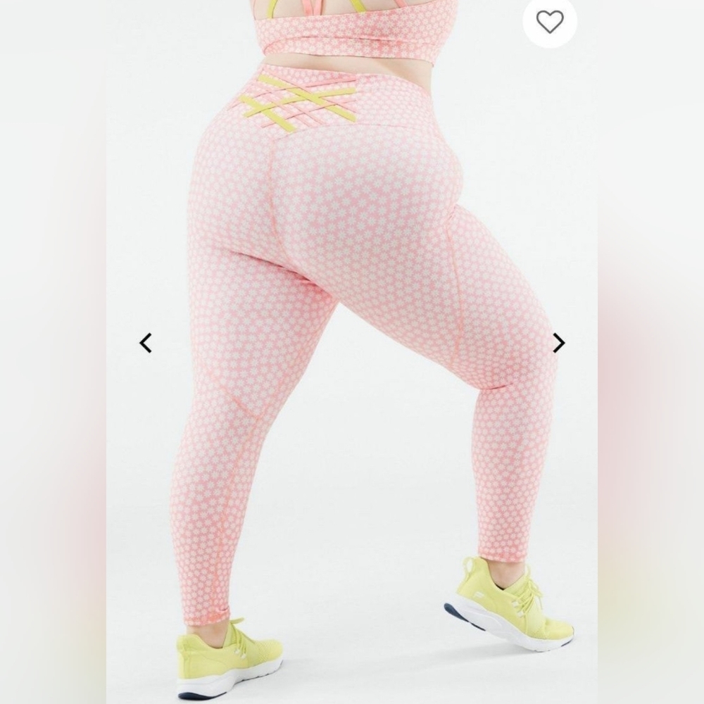 Fabletics Workout Set - Picture 6 of 12